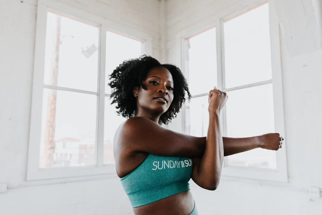 Stylish Twist Back Tops for Enhanced Workout Comfort